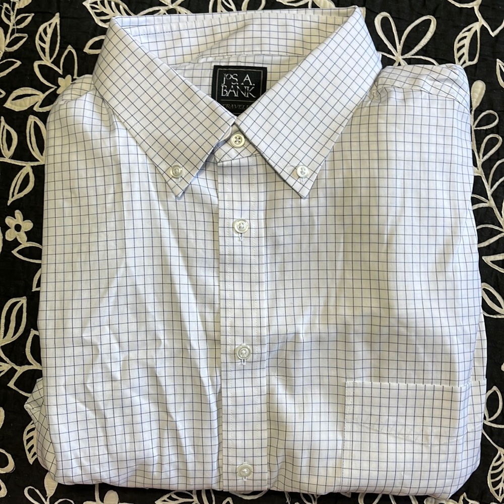 (455)NWOT Mens long sleeve dress shirt by Jos A Bank. Size 18-34. Blue/white